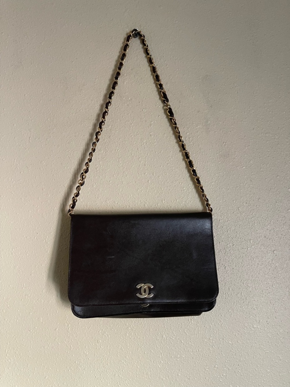 CHANEL vintage brown Leather Shoulder Bag with Gold-Tone Chain Strap